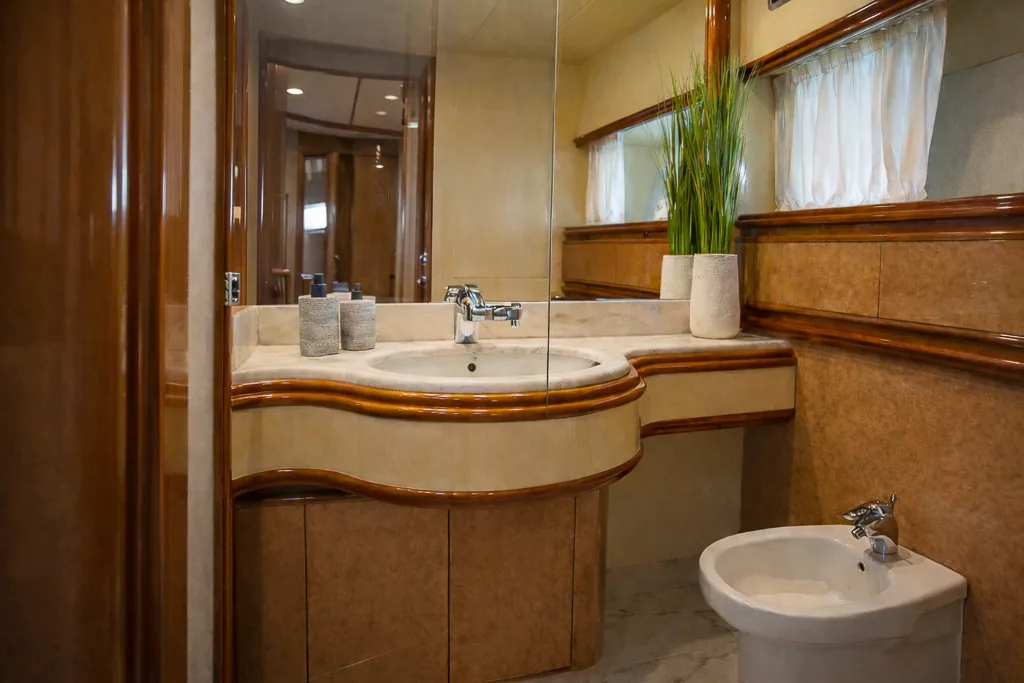 Guest bathroom aboard Lady Elbaum
