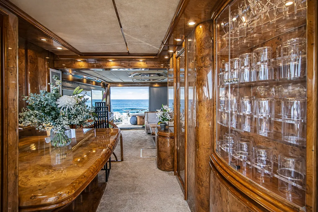 Main salon bar of Lady Elbaum with cut-crystal glassware, Astondoa 72